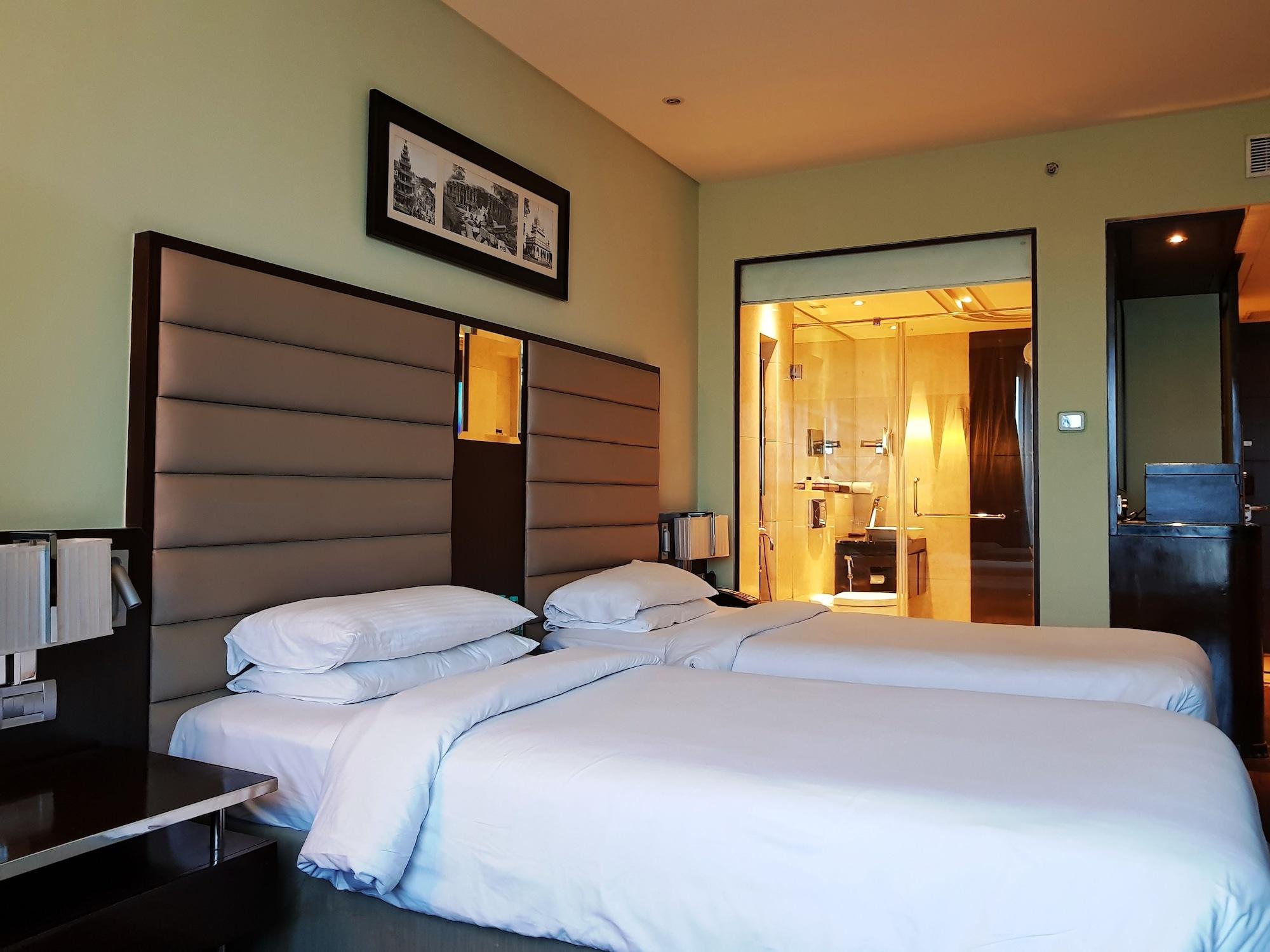 Vivanta Hyderabad, Begumpet Luaran gambar A room at the hotel