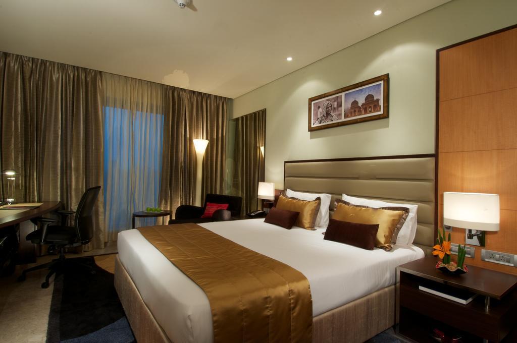 Vivanta Hyderabad, Begumpet Luaran gambar A room at the Taj Bengal