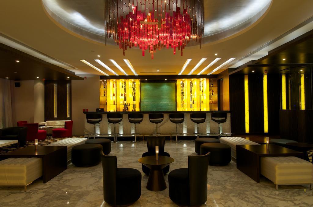 Vivanta Hyderabad, Begumpet Luaran gambar The lobby of the hotel