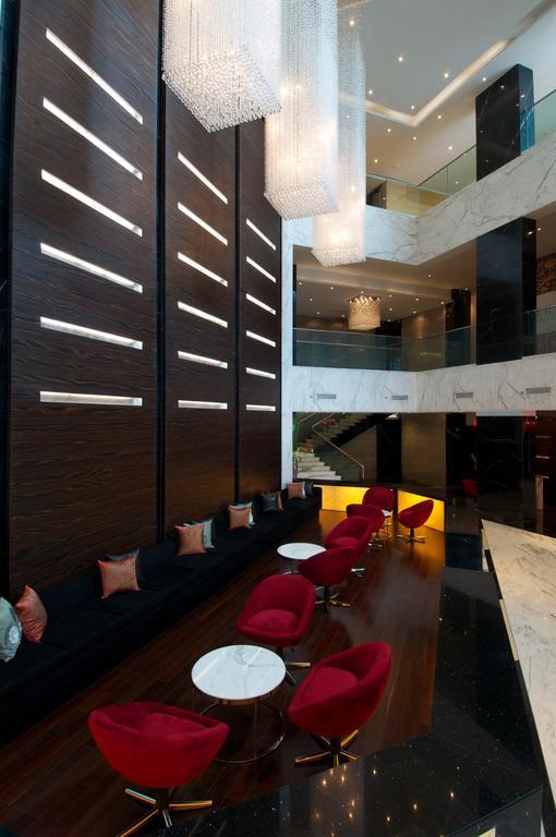 Vivanta Hyderabad, Begumpet Luaran gambar The interior of the lounge