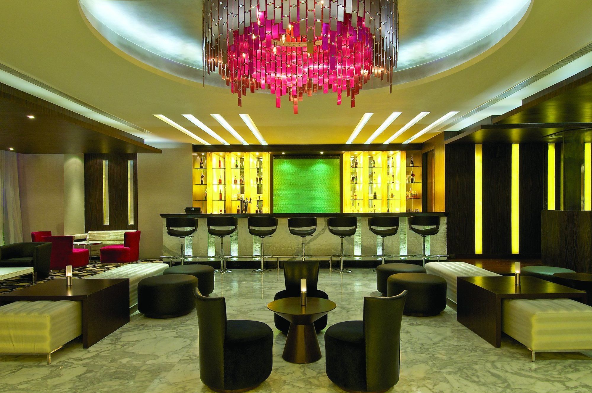 Vivanta Hyderabad, Begumpet Restoran gambar The bar at the W Doha
