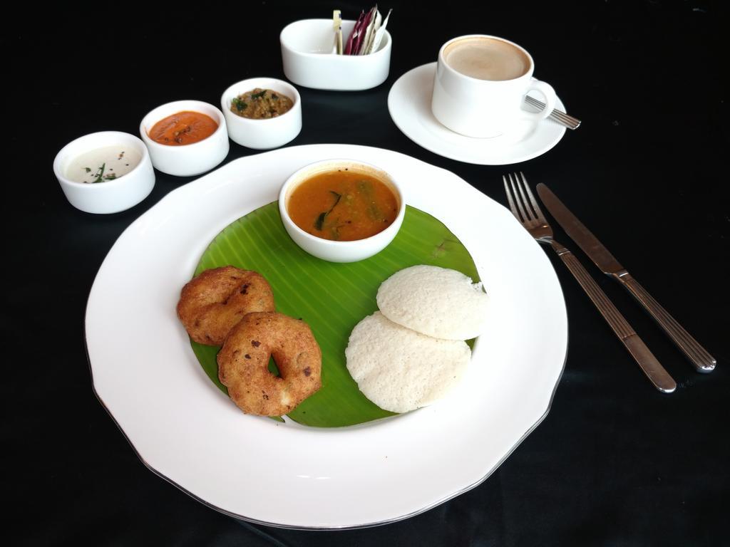 Vivanta Hyderabad, Begumpet Luaran gambar South Indian breakfast