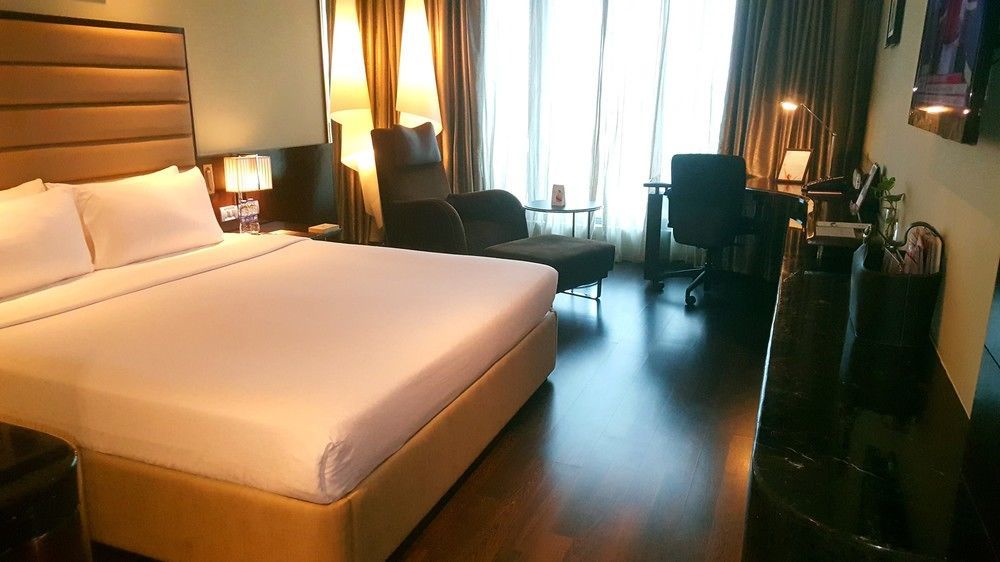 Vivanta Hyderabad, Begumpet Luaran gambar A room at the hotel