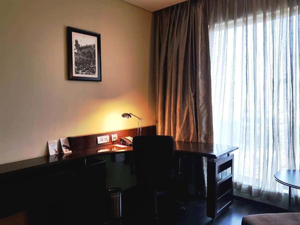 Vivanta Hyderabad, Begumpet Luaran gambar A room at the Taj Bengal